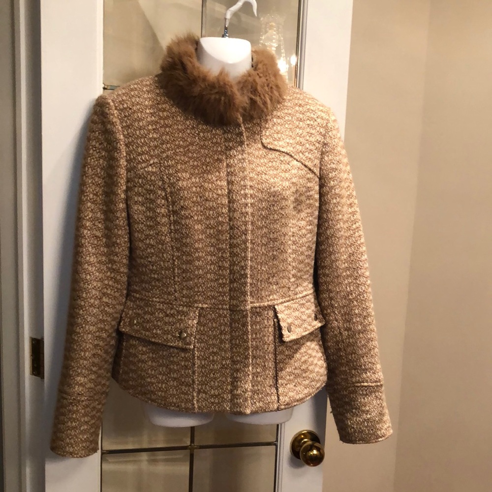 Elegant Tan Women's Jacket with Faux Fur Collar